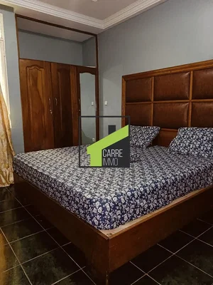 Camera da letto; pavimento in piastrelle