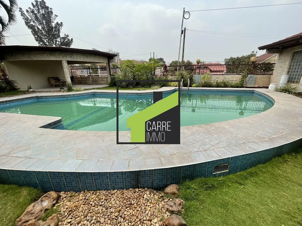 Maison et environs; vue