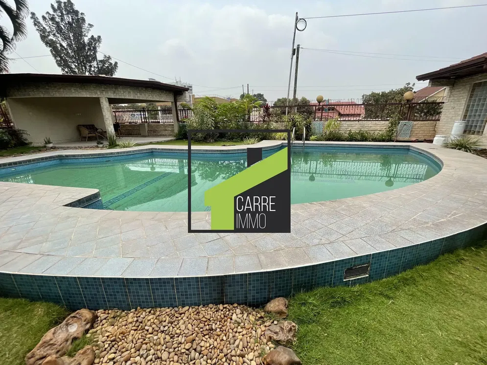 Maison et environs; vue