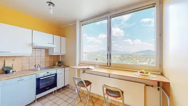 Keuken; uitzicht, keukenapparatuur, natuurlijk licht