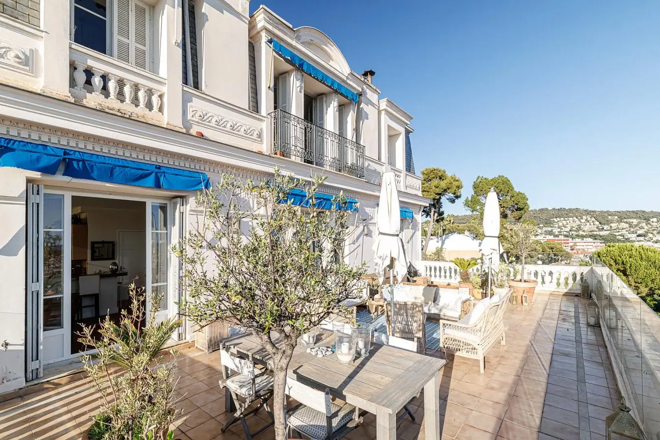 Ταράτσα; θέα, φυσικό φως