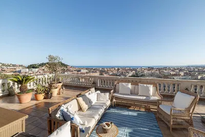 Ταράτσα; θέα, πλακάκια, φυσικό φως