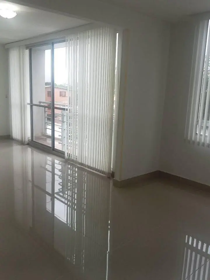 Wohnzimmer; fliesenboden, blick, tageslicht