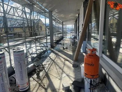 Autre; nécessite rénovation, lumière naturelle