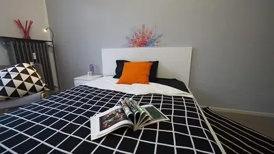 Spavaća soba; prirodna svjetlost, moderan stil