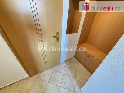 Garderobe; fliesenboden