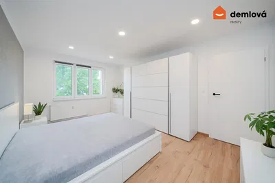 Bedroom; natural light, wood floor, modern style