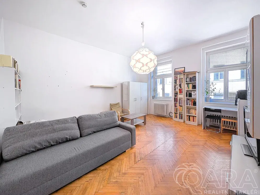 Wohnzimmer; holzboden, tageslicht, moderner stil