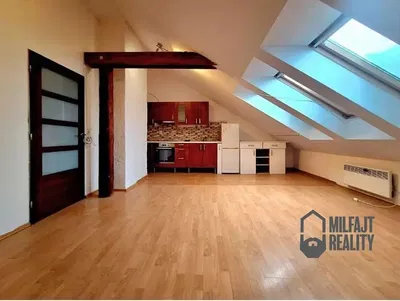 Küche; holzboden, tageslicht