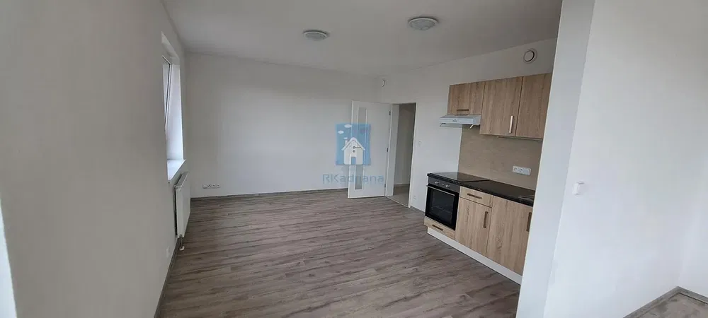 Küche; holzboden, tageslicht, renoviert