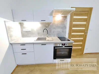 Kitchen; kitchen appliances, renovated, natural light, modern style