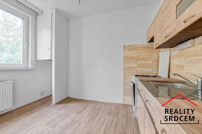 Cocina; vista, suelo de madera, renovado