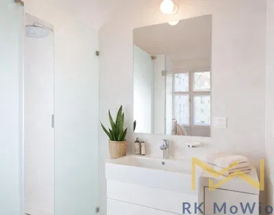 Łazienka; światło dzienne, styl nowoczesny