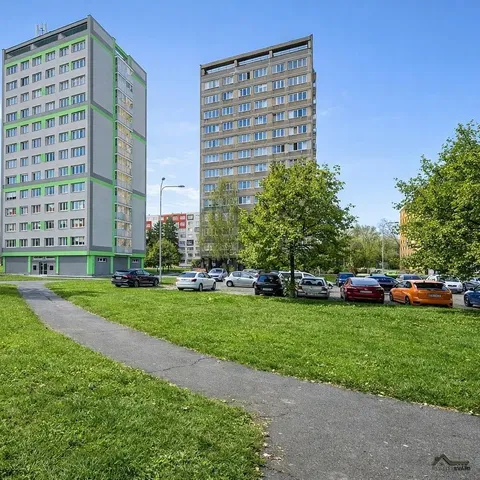 Къща и околности; гледка