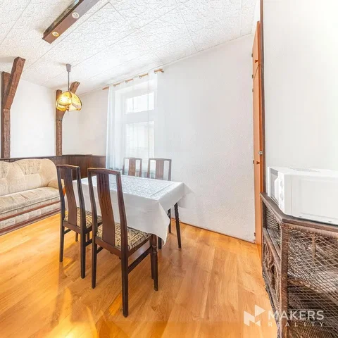 Dnevni boravak; drvene grede, drveni pod, prirodna svjetlost