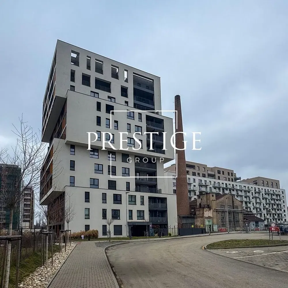 Къща и околности