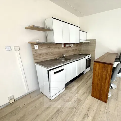 Kitchen; kitchen appliances, tile floor