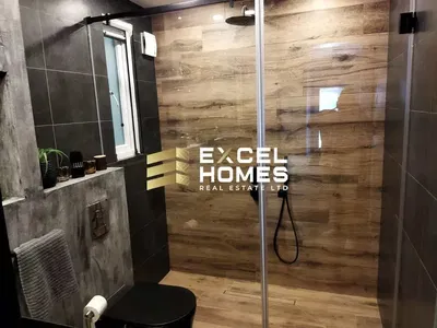 Μπάνιο; πλακάκια, ανακαινισμένο, φυσικό φως, μοντέρνο στυλ