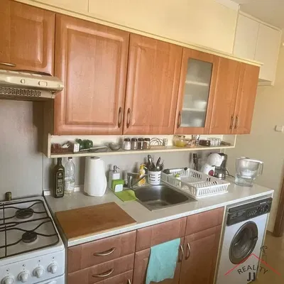 Kitchen; kitchen appliances, tile floor