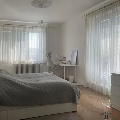 Bedroom; natural light, modern style