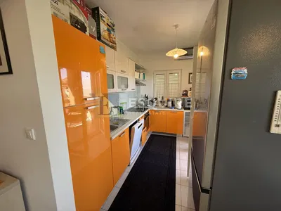 Кухиња; кухињски апарати, плочице, реновиран, природно светло