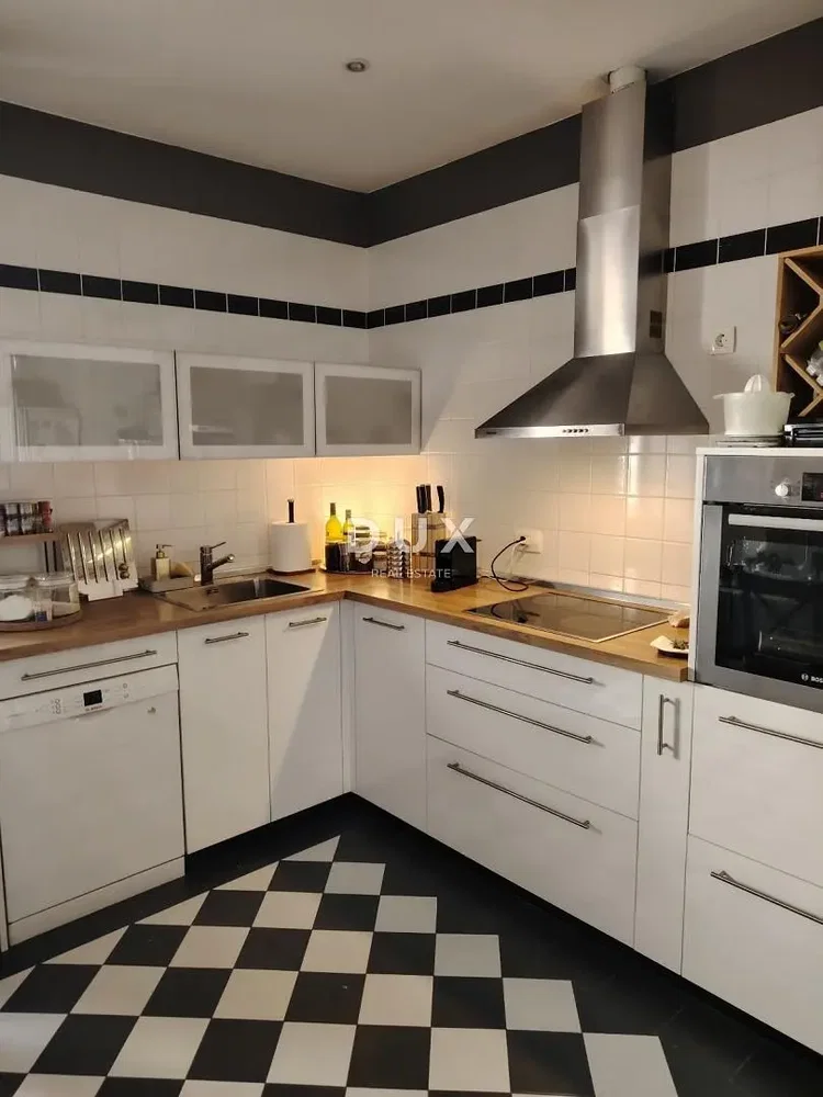 Küche; küchengeräte, fliesenboden, renoviert, tageslicht, moderner stil