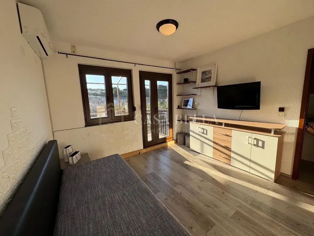 Chambre; vue, parquet, lumière naturelle