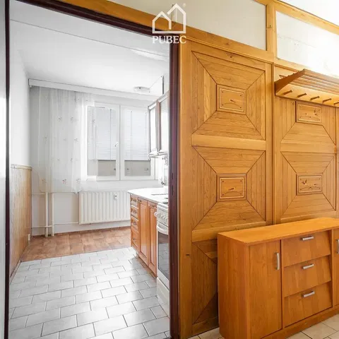 Küche; fliesenboden, holzboden, tageslicht