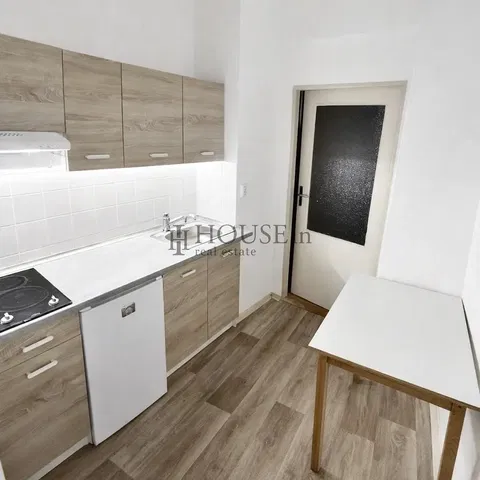 Кухня; кухненски уреди, ремонтиран, естествена светлина