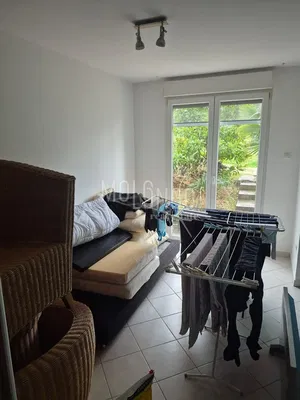 Salon; carrelage, lumière naturelle, vue
