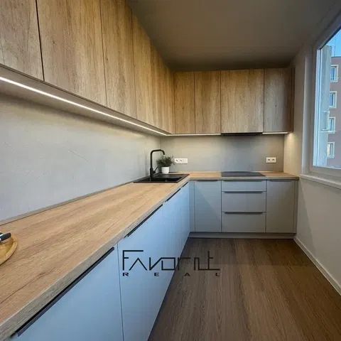 Κουζίνα; μοντέρνο στυλ, ανακαινισμένο, ξύλινο πάτωμα, φυσικό φως