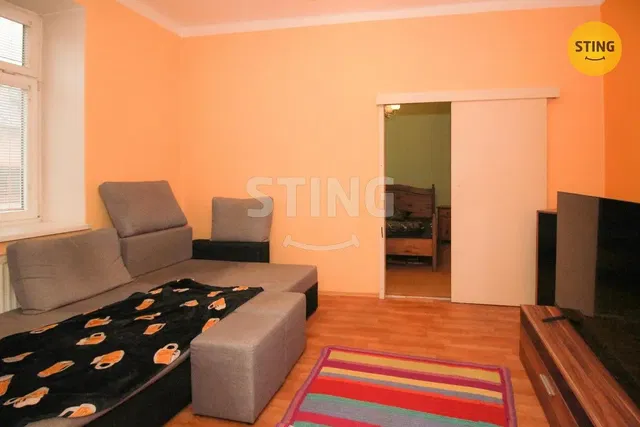 Dnevna soba; drveni pod, prirodno svjetlo