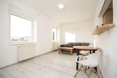 Salon; lumière naturelle, style moderne, parquet