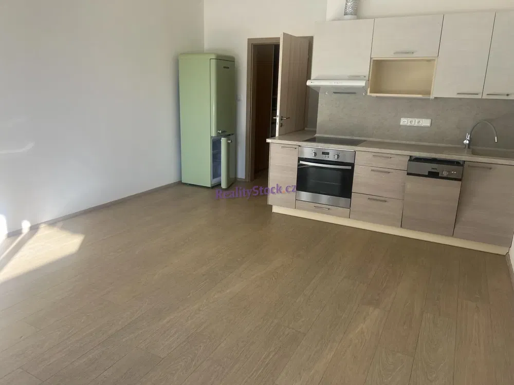 Kitchen; kitchen appliances, natural light, modern style