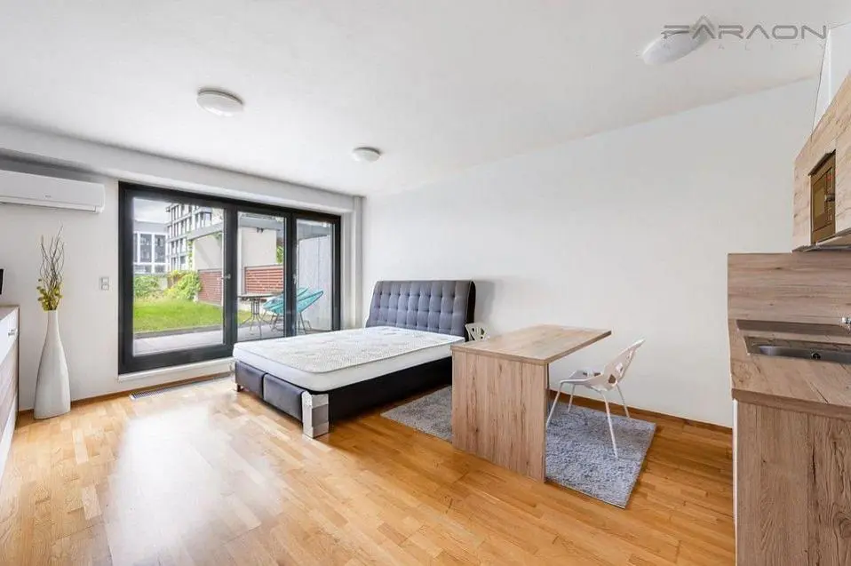 Bedroom; wood floor, natural light, modern style