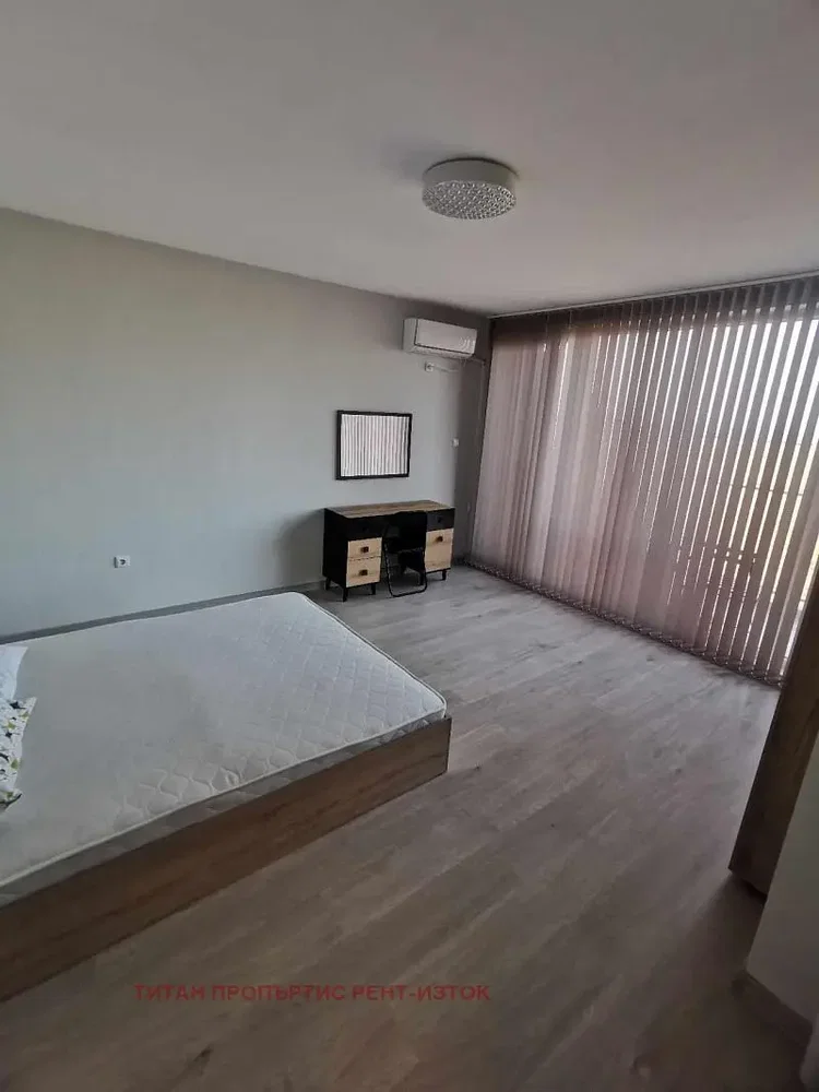 Schlafzimmer; holzboden, tageslicht, renoviert