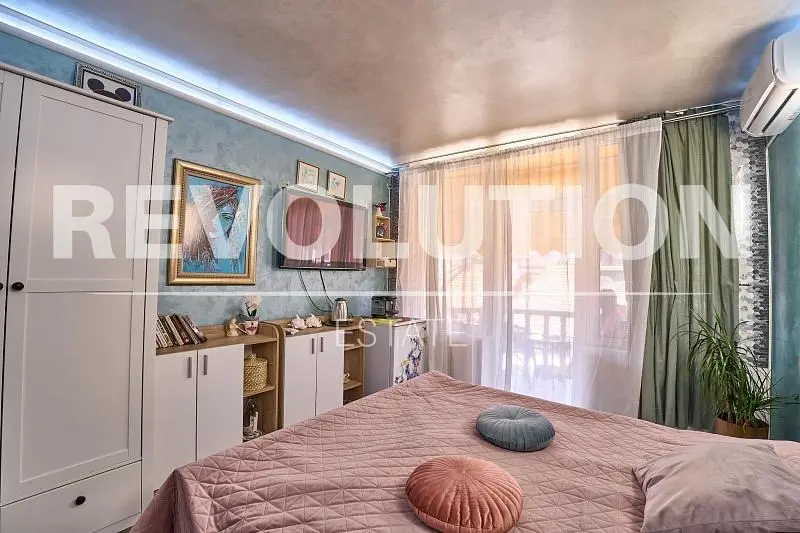 Spavaća soba; prirodno svjetlo, moderni stil