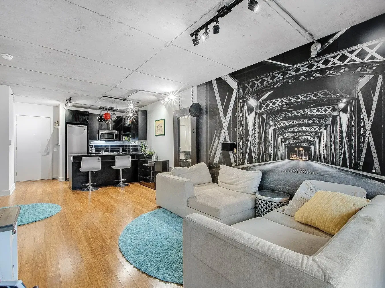 Living room; wood floor, natural light, modern style