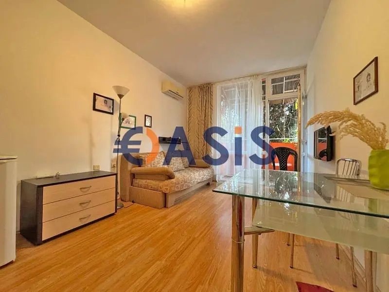 Wohnzimmer; holzboden, tageslicht, moderner stil