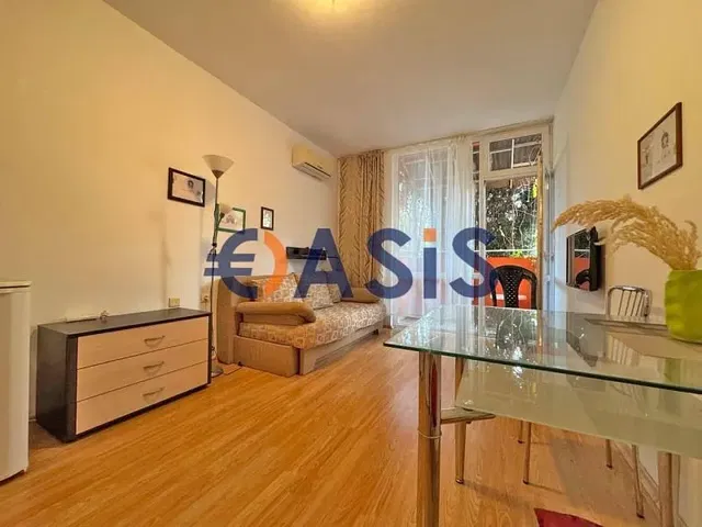 Wohnzimmer; holzboden, tageslicht, moderner stil