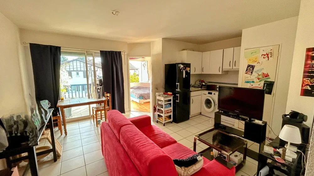 Дневна соба; плочице, поглед, природно светло