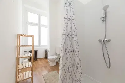 Bathroom; natural light, tile floor