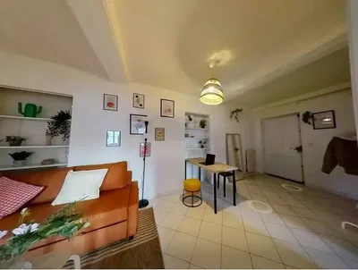 Wohnzimmer; fliesenboden, tageslicht, moderner stil