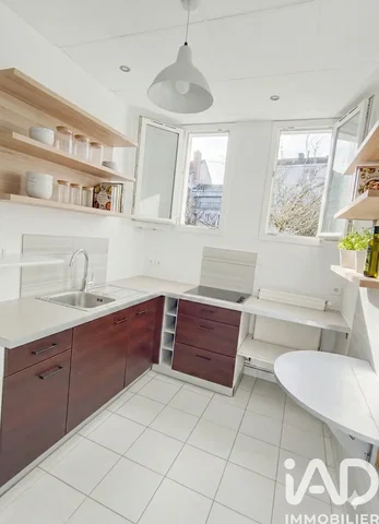 Cuisine; carrelage, lumière naturelle