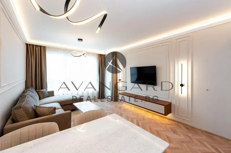 Obývací pokoj; moderní styl, dřevěná podlaha, přirozené světlo, po rekonstrukci