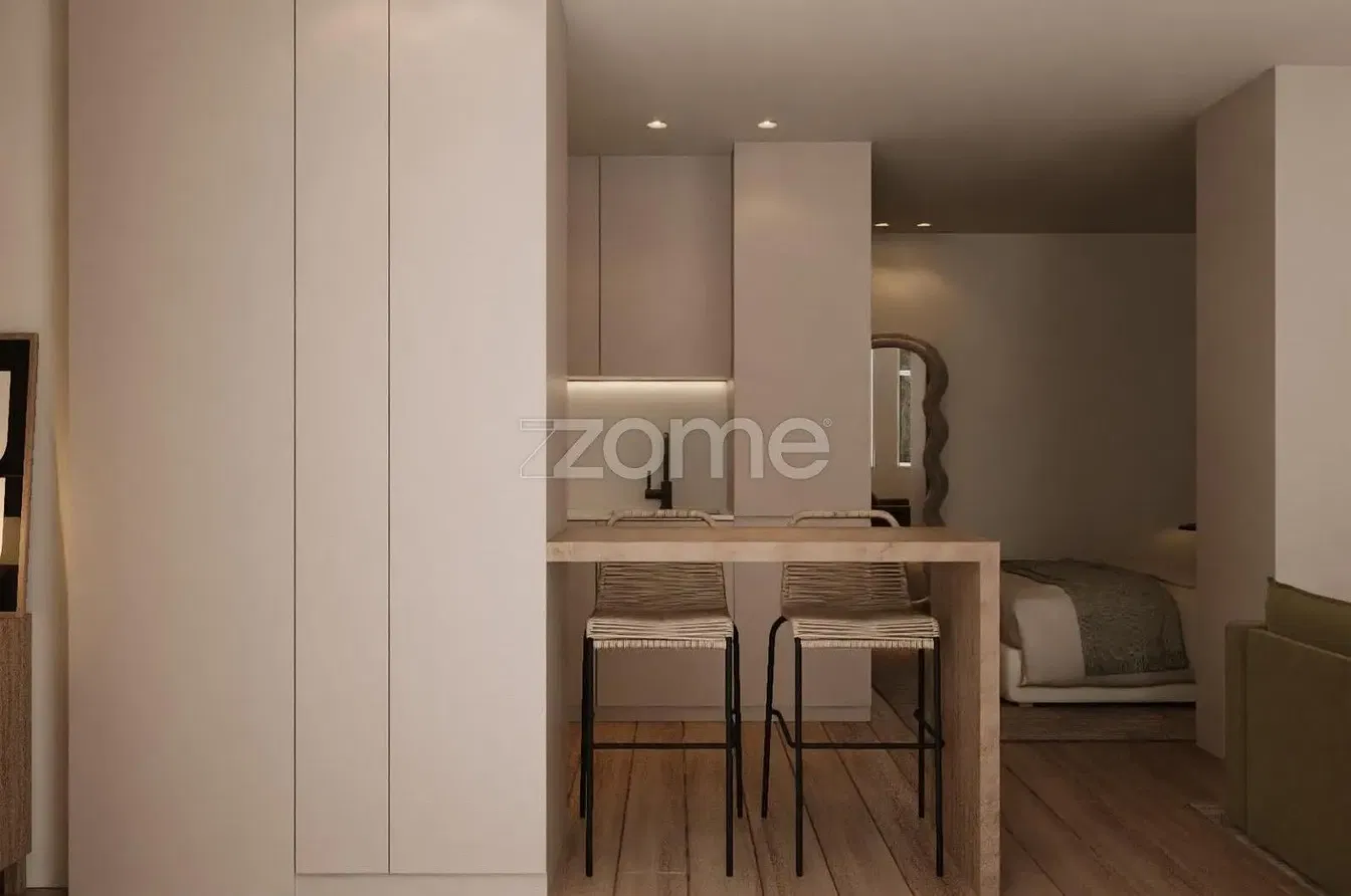 Кухиња; модерни стил, дрвени под, реновиран, природно светло