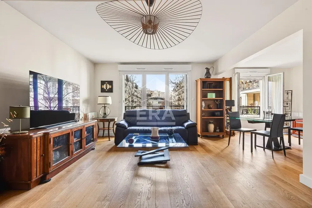 Salon; vue, parquet, lumière naturelle, style moderne