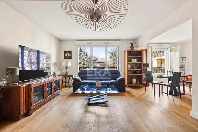 Wohnzimmer; blick, holzboden, tageslicht, moderner stil