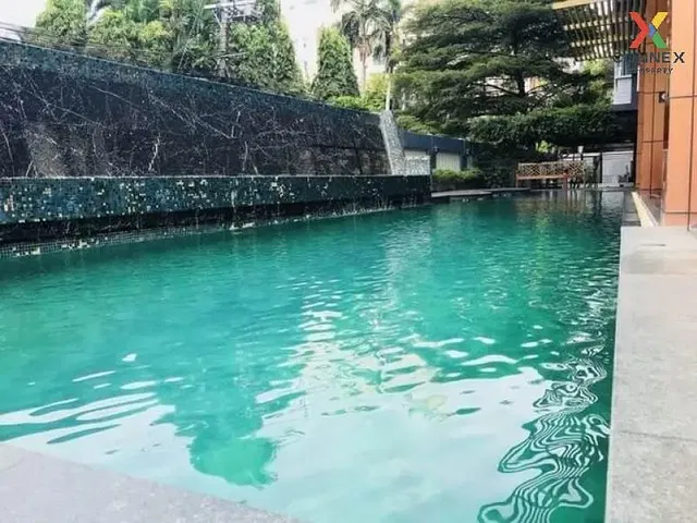 Casa y alrededores; vista, luz natural