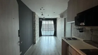 Küche; küchengeräte, holzboden, tageslicht, moderner stil